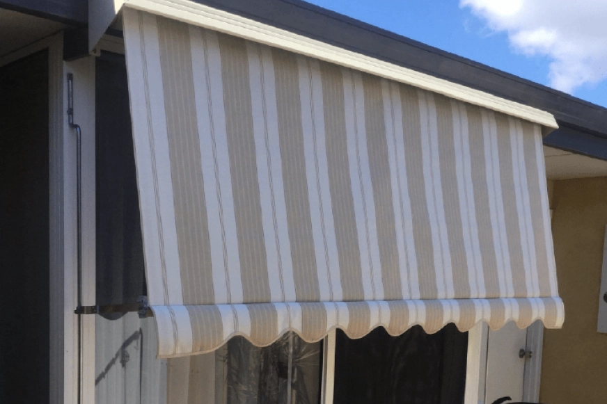 87649-Automatic-Lock-Arm-Awnings-720x560-1.png
